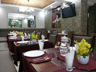 Green Acre Hotel Srinagar Restaurant