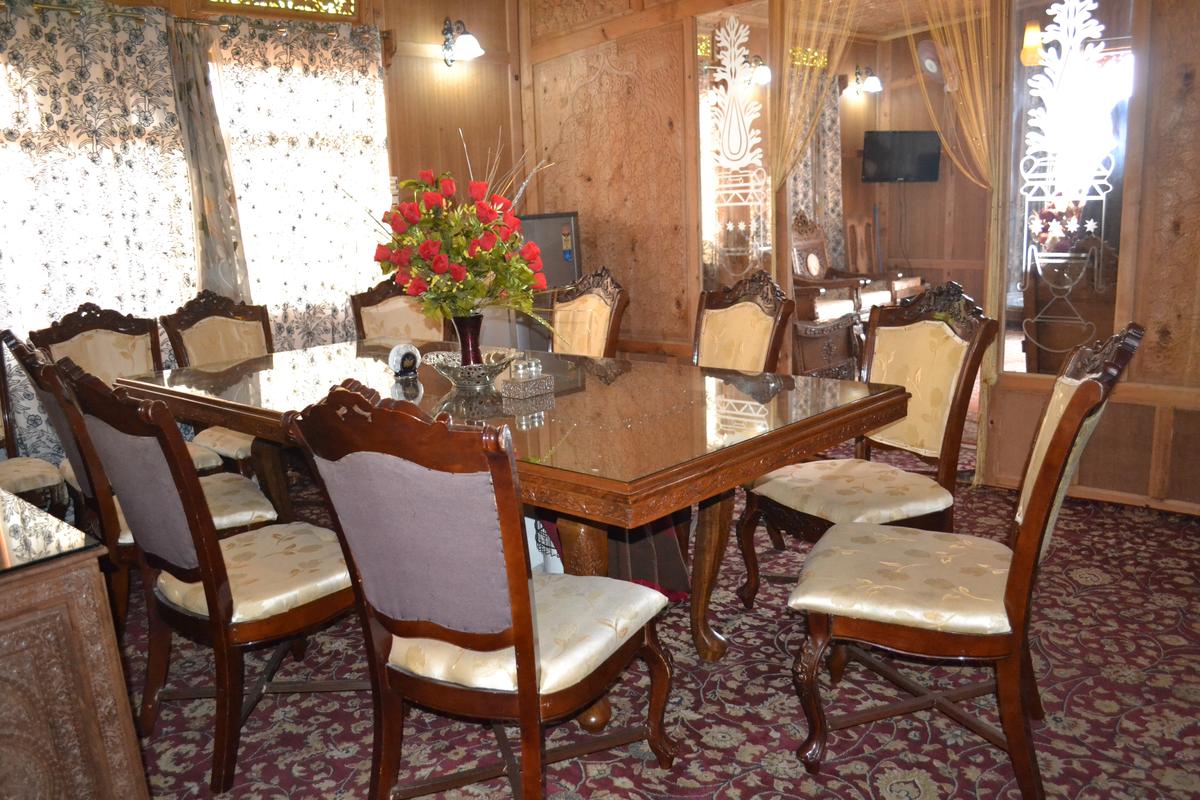 Goonapalace Group Of Houseboat Srinagar Restaurant