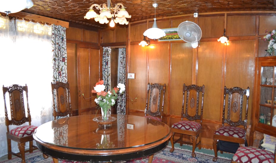 Saleem Houseboat Srinagar Restaurant