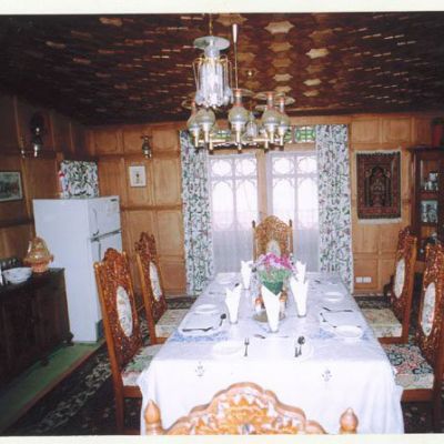 Houseboat Amina Group Srinagar Restaurant