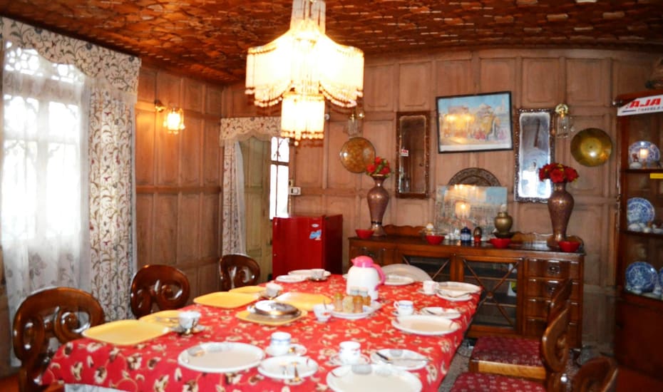 New Dongola Houseboat Srinagar Restaurant