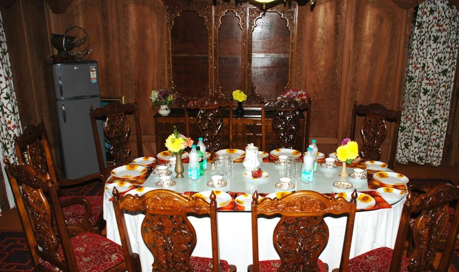 Mughal Sheraton Houseboat Srinagar Restaurant