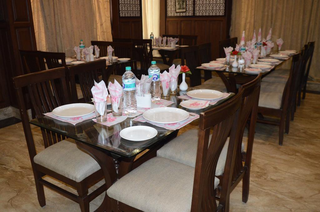 Standard Hotel Srinagar Restaurant