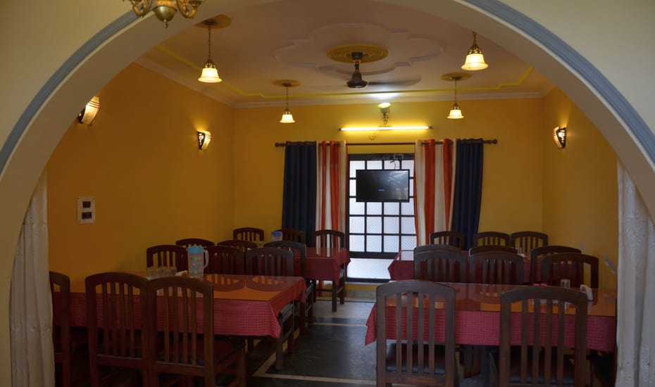 Castle Hotel Srinagar Restaurant