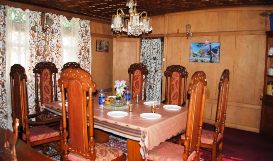 Pintail Houseboat Srinagar Restaurant
