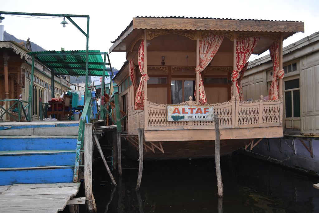 Altaf Houseboat Srinagar
