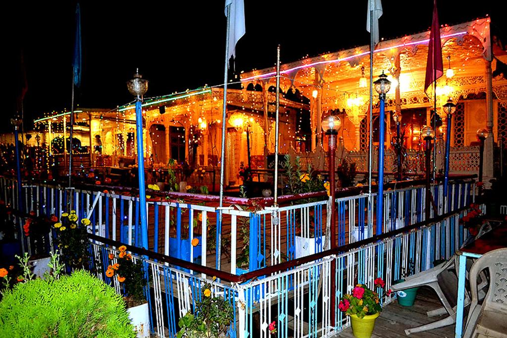 Aziz Palace Group Of House Boat Srinagar