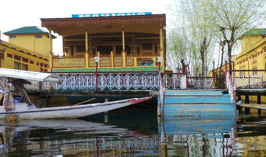 Bostan Gulistan Houseboat Srinagar