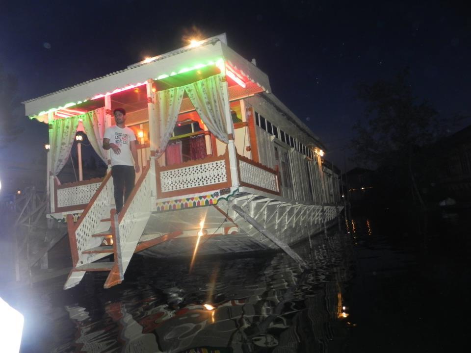 Freedom Houseboat Srinagar