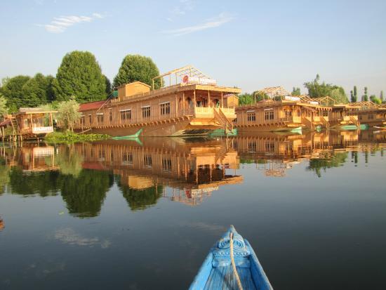 Gold Mohar Houseboat Srinagar