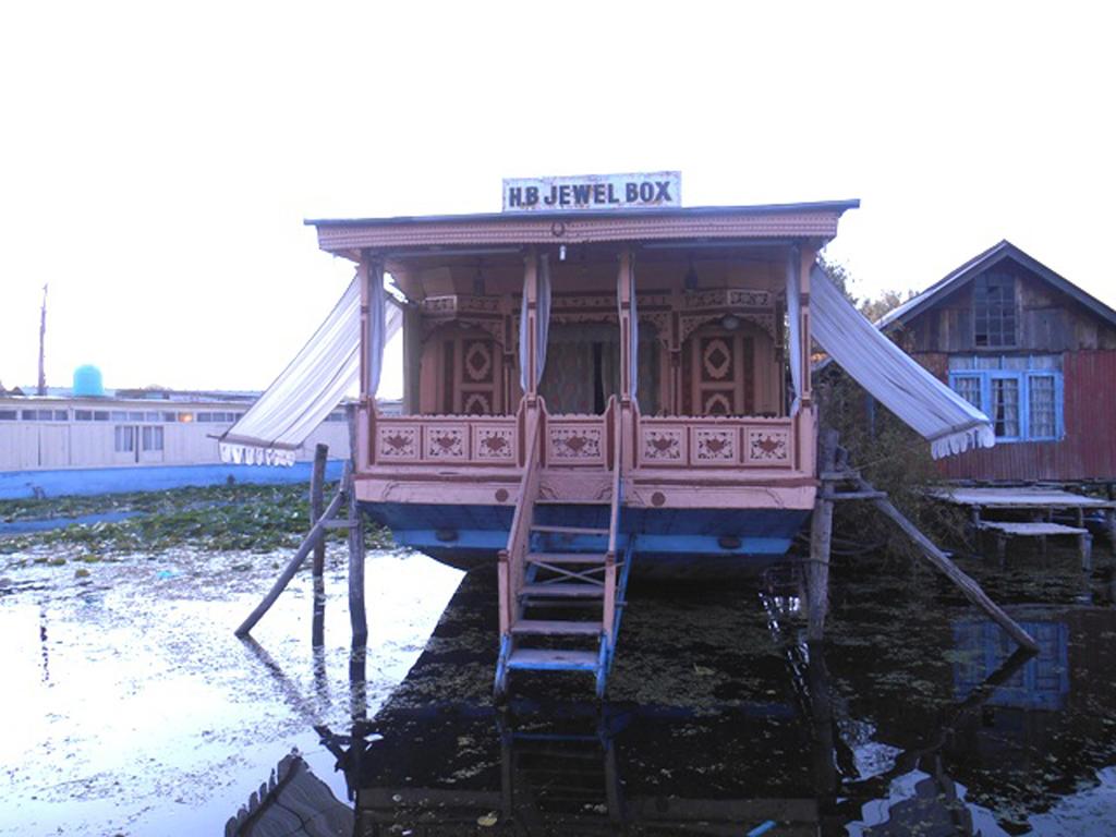 Jewel Box Houseboat Srinagar