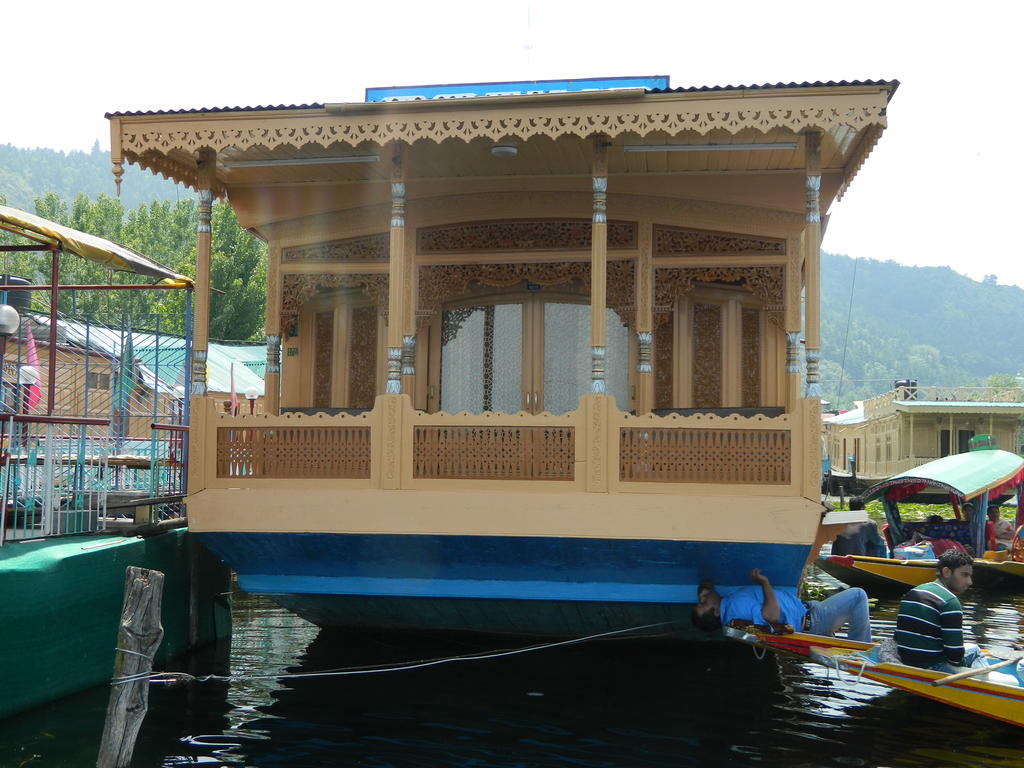 Lalarukh Houseboat Srinagar