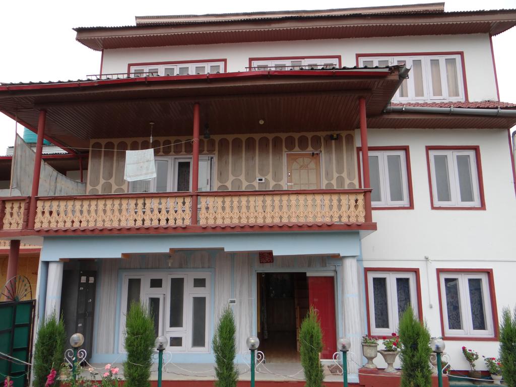 Lassa Bhat Guest House Srinagar