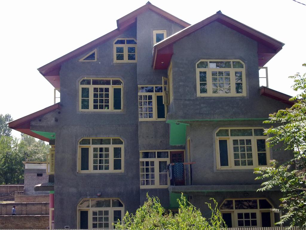 Lonely Guest House Srinagar