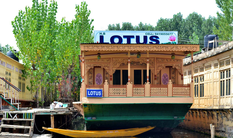 Lotus Houseboat Srinagar