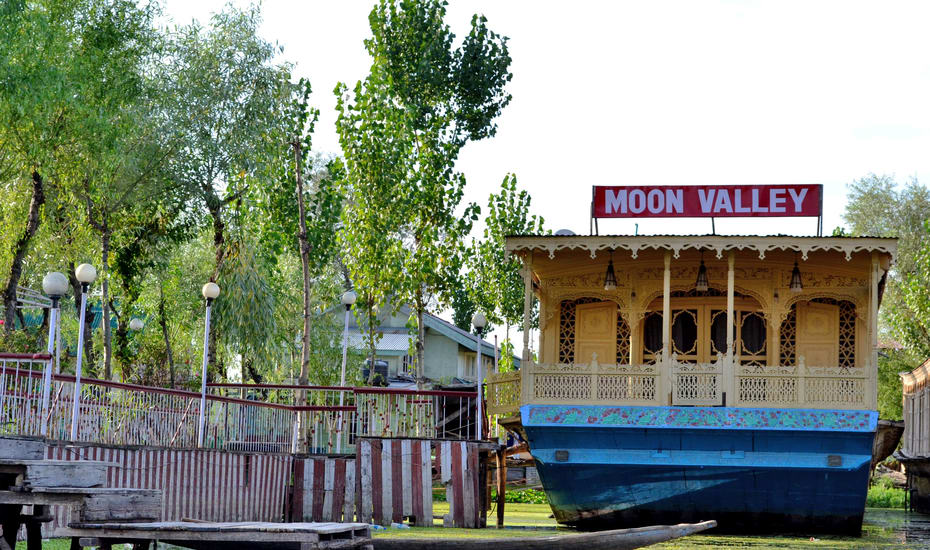Moon Valley Houseboat Srinagar