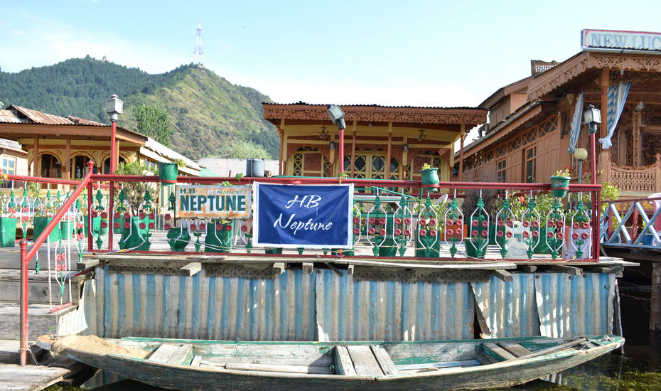 Neptune Houseboat Srinagar