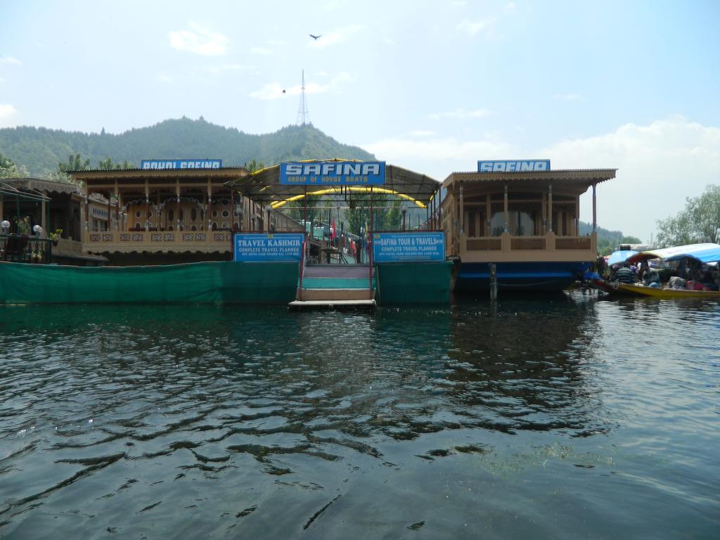 Safina Houseboat Srinagar