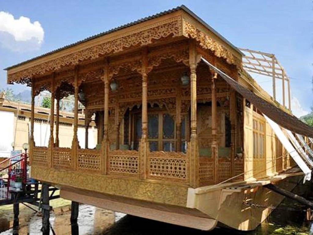 Taj Mahal Houseboat Srinagar