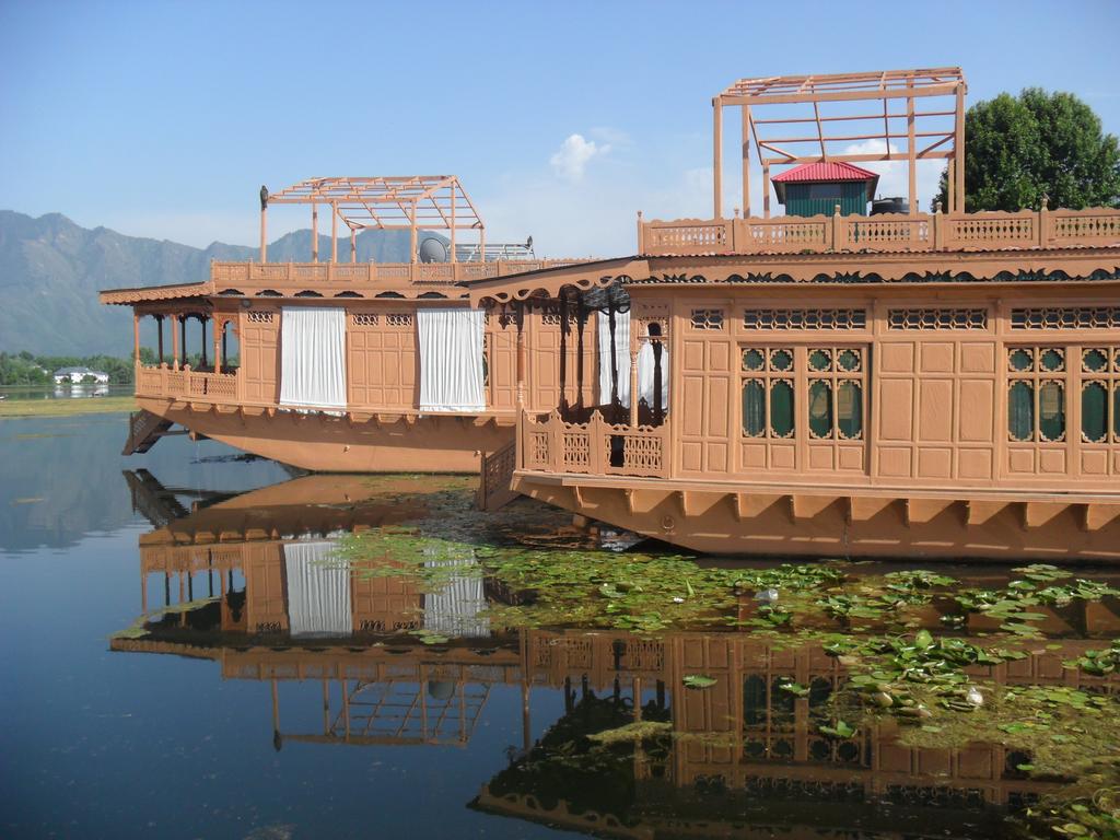The Jewel In The Crown Houseboat Srinagar