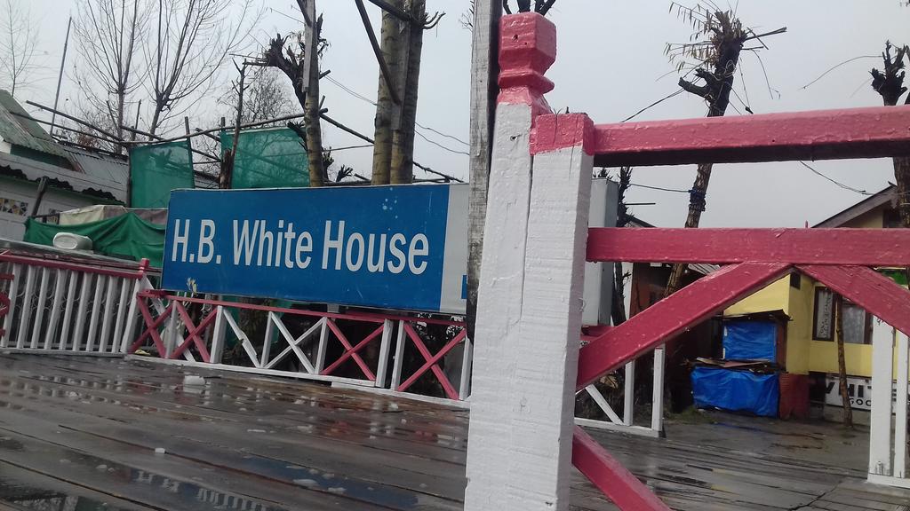 White House Houseboat Srinagar