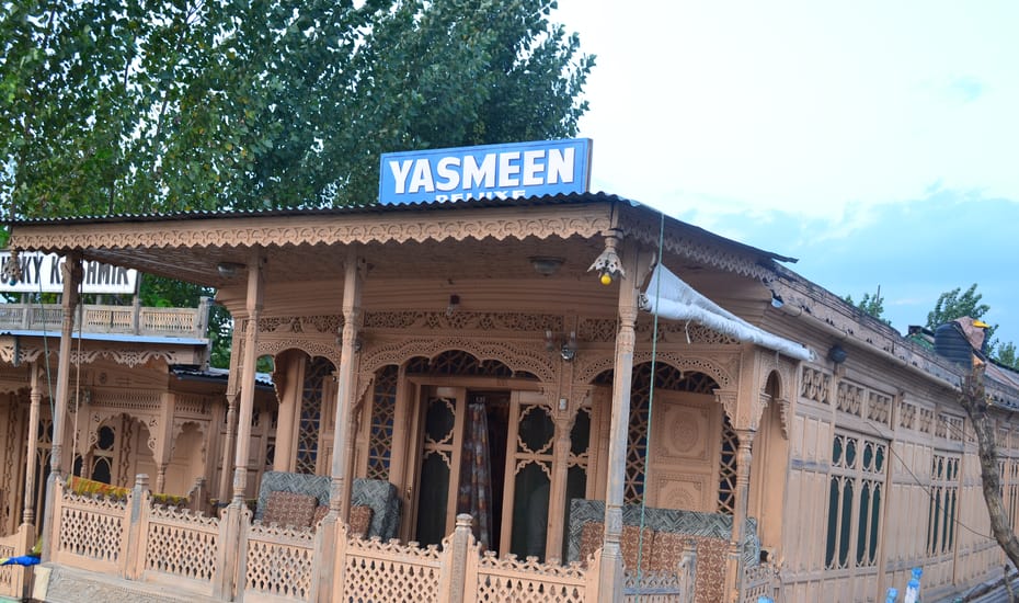 Yasmeen Houseboat Srinagar