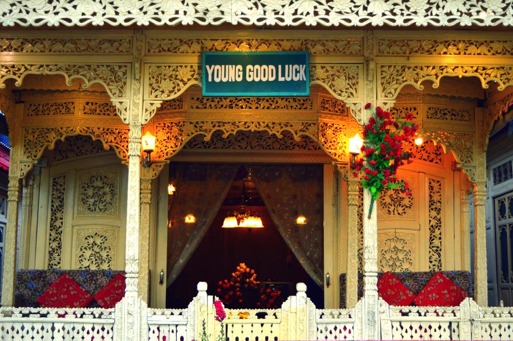 Young Good Luck Group Of Houseboat Srinagar