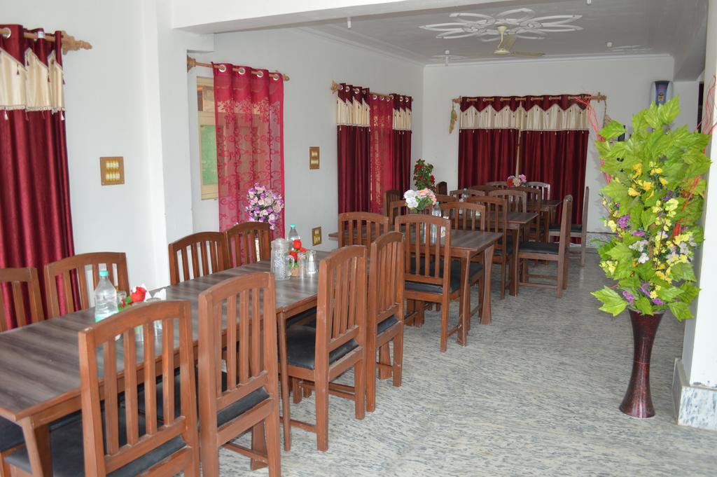 Noora Palace Hotel Srinagar Restaurant