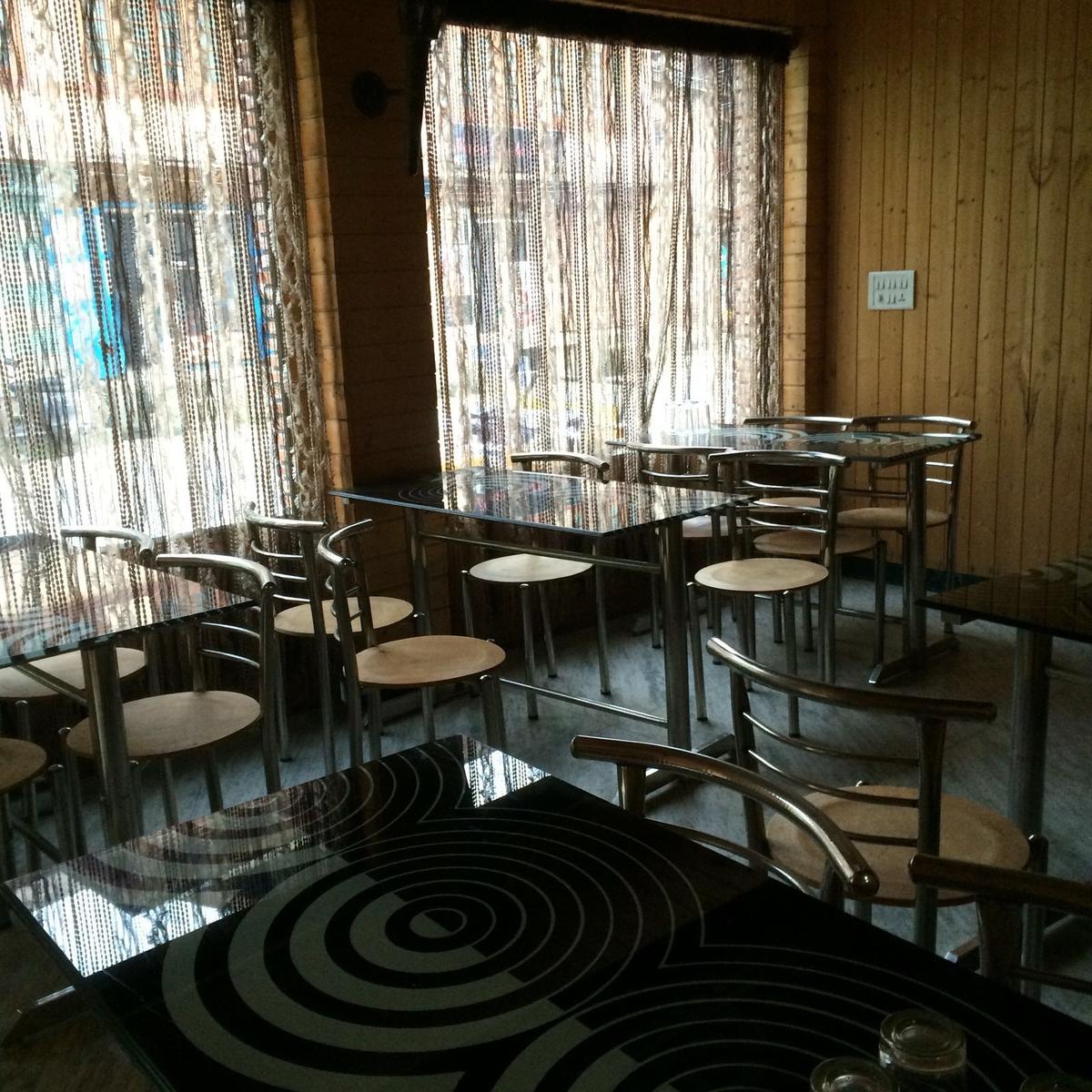 La Villa Hotel Srinagar Restaurant