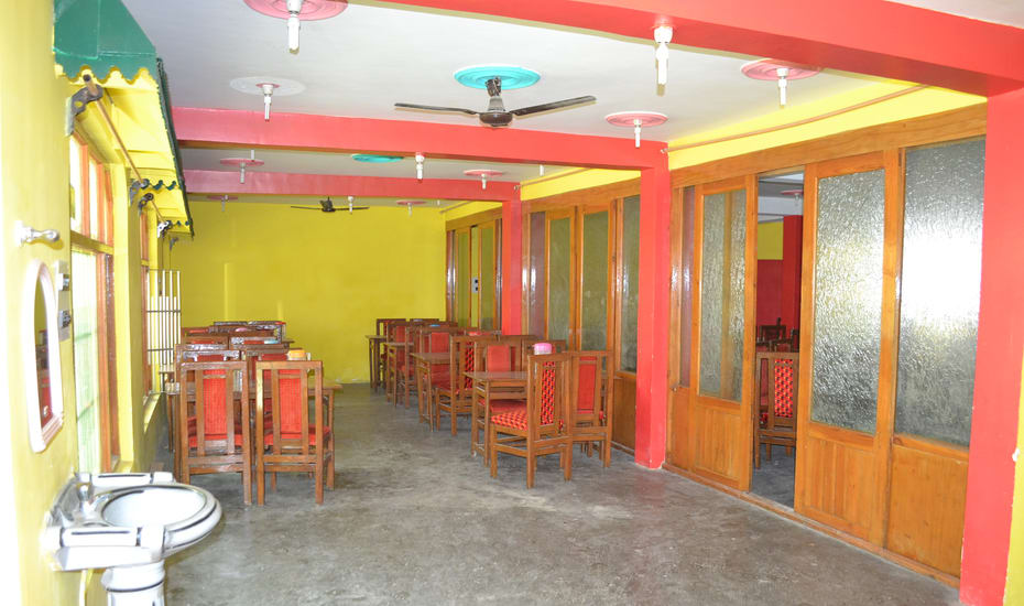 Aar Kay Hotel Srinagar Restaurant