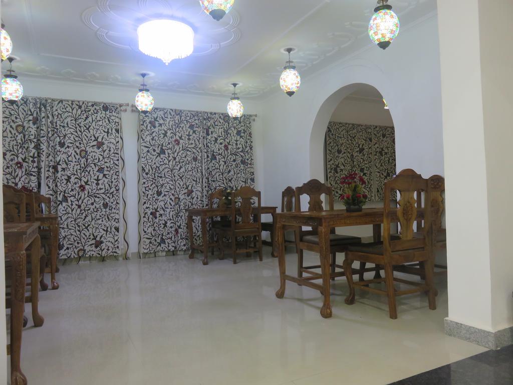 Ash Vale Hotel Srinagar Restaurant