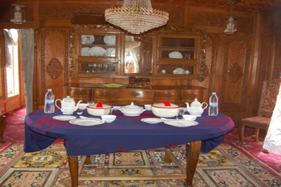 Gulnar Houseboat Srinagar Restaurant