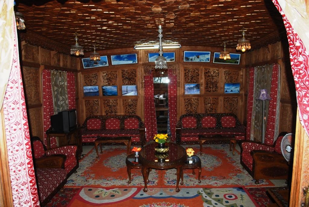 Hermes Houseboat Srinagar Restaurant