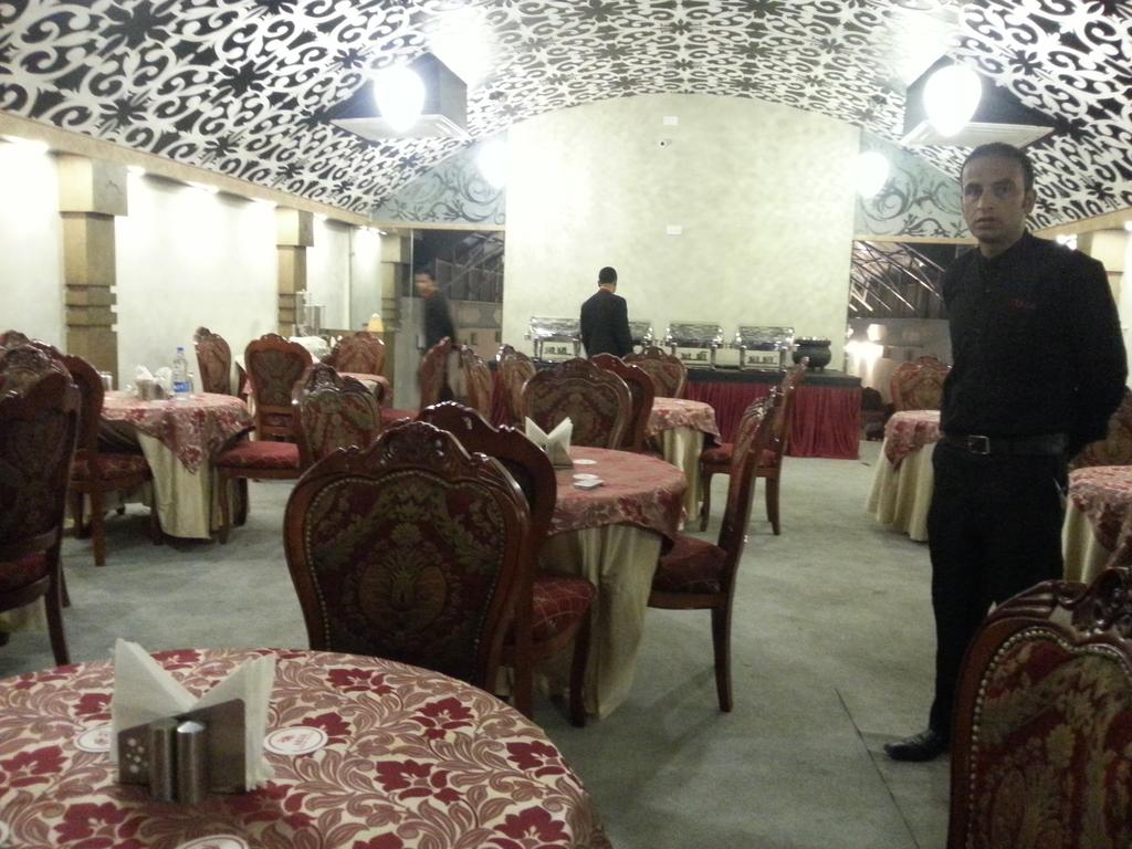 Aksa Hotel Srinagar Restaurant