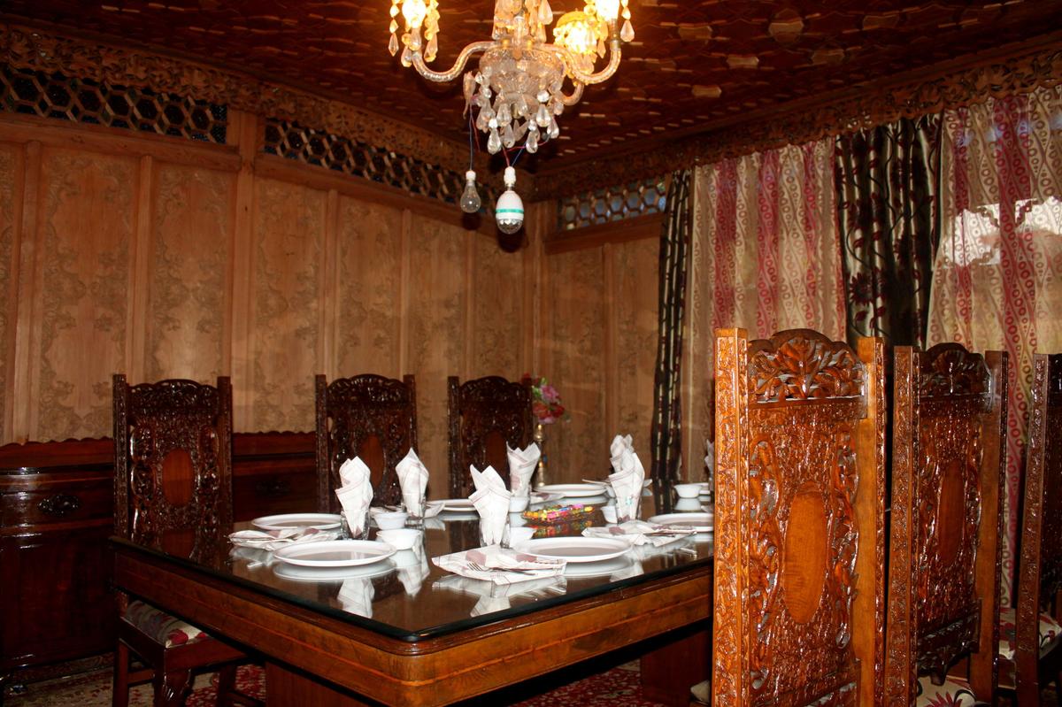 Apollo Eleven Group Of Houseboat Srinagar Restaurant