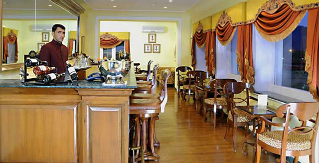 The Lalit Grand Palace Hotel Srinagar Restaurant