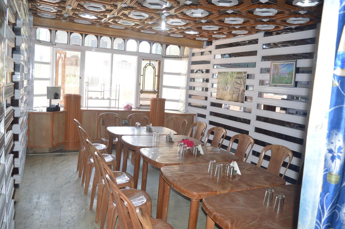 New Kashmir Palace Hotel Srinagar Restaurant