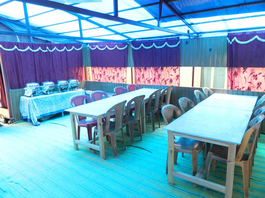 Safina Houseboat Srinagar Restaurant