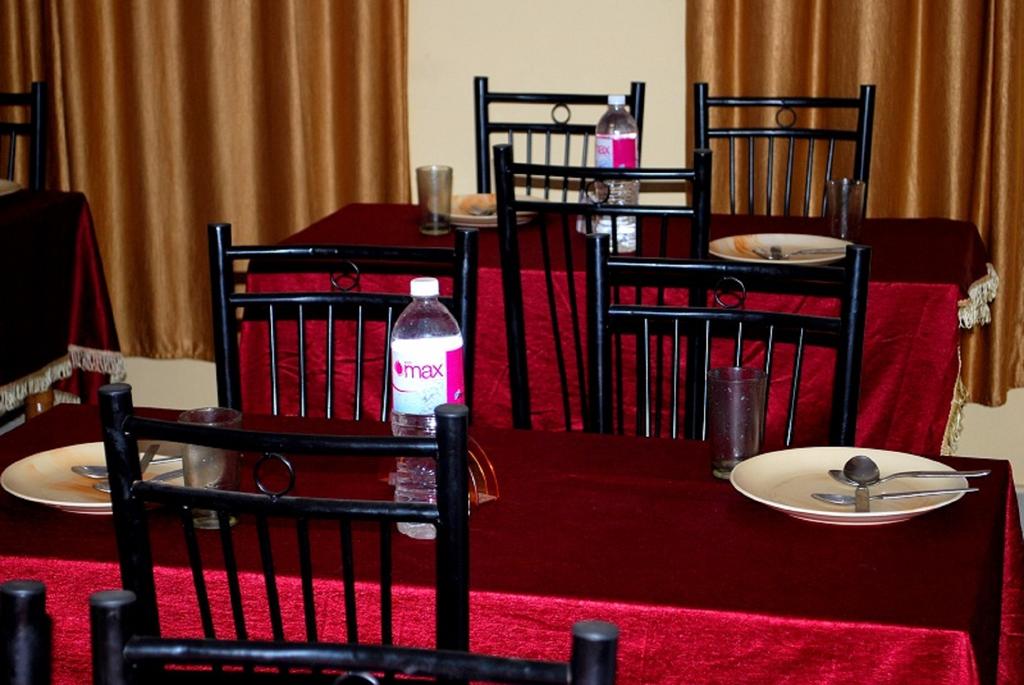 Grand Comforts Hotel Srinagar Restaurant