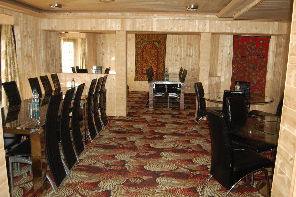 Zahgeer Continental Hotel Srinagar Restaurant