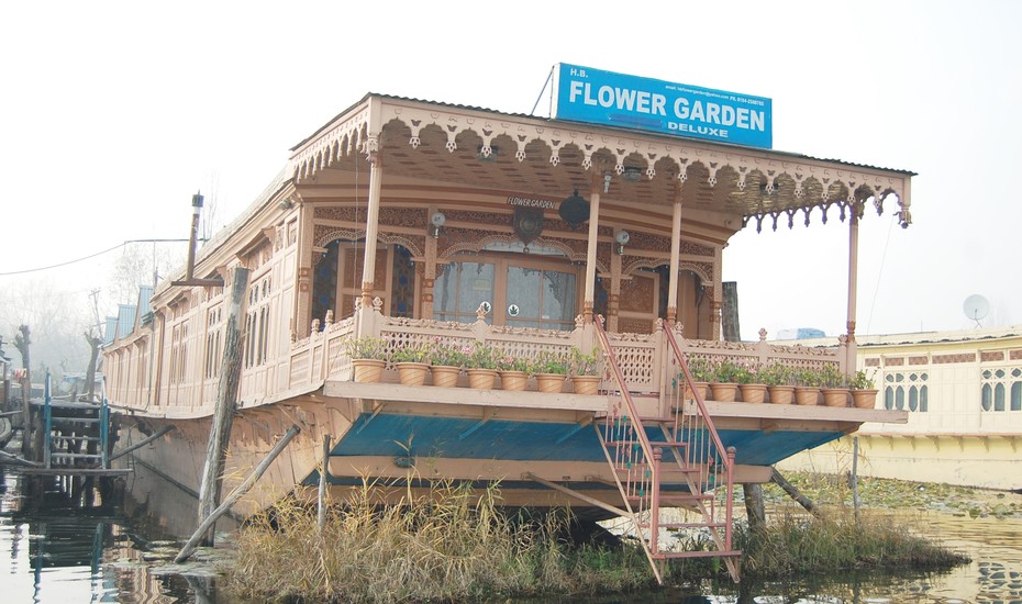 A Flower Garden Houseboat Srinagar