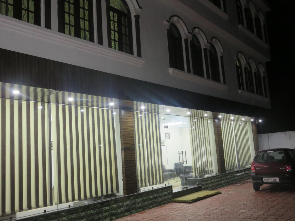 Ash Vale Hotel Srinagar