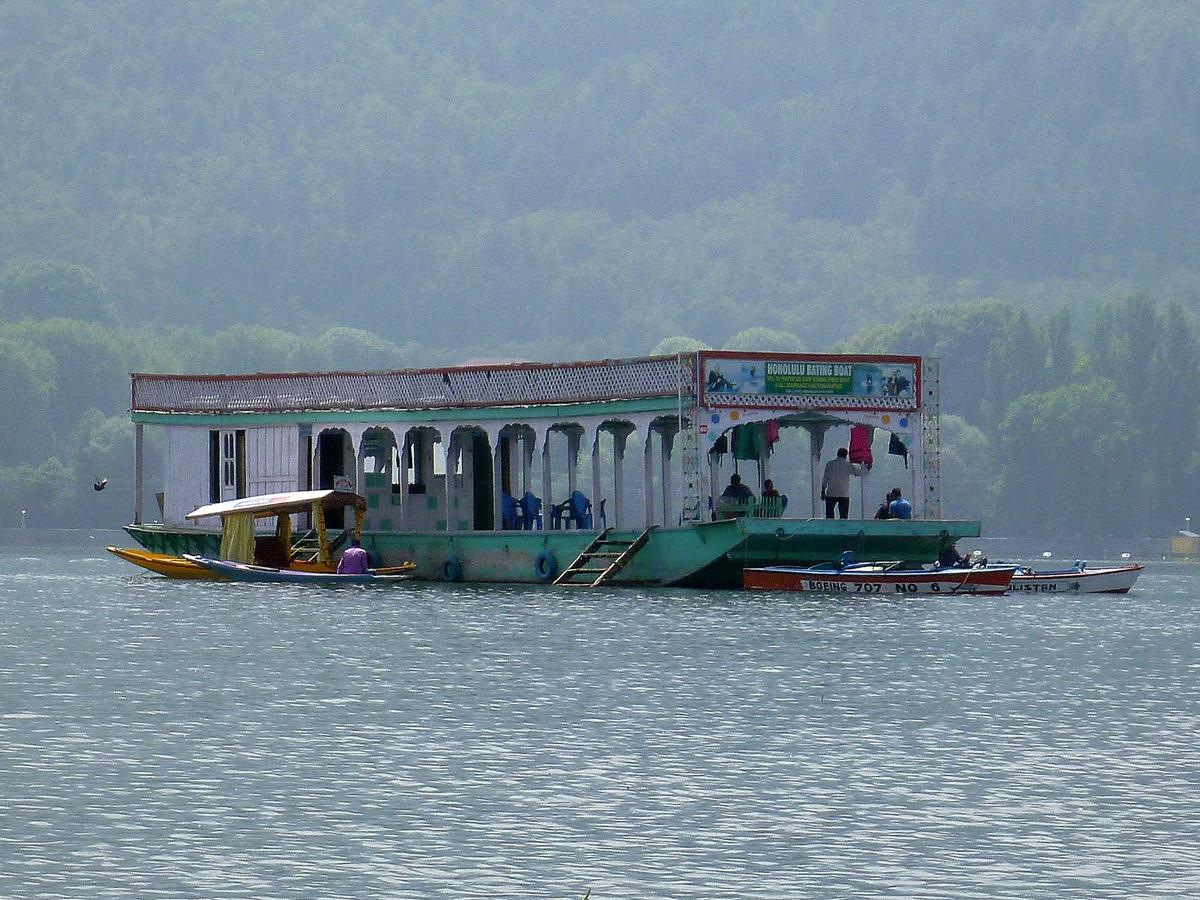 Dastan Houseboat Srinagar