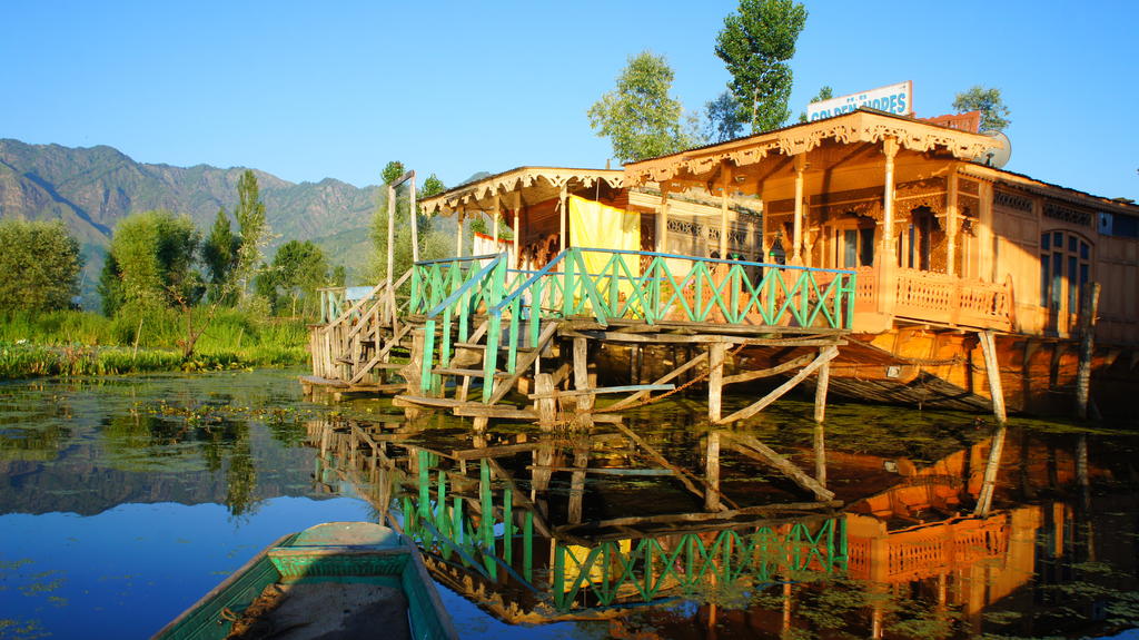 Golden Hopes Houseboat Srinagar