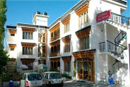 Hill Town Hotel Srinagar