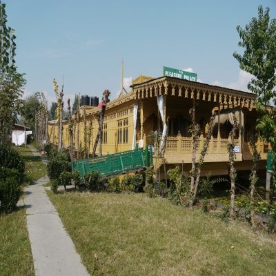 House Boat New Pleasure Palace Srinagar