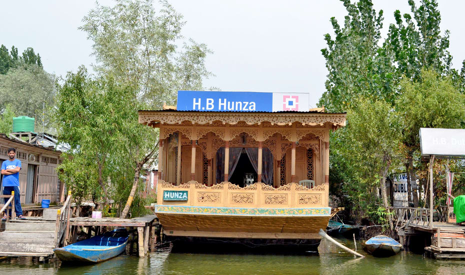 Hunza Houseboat Srinagar