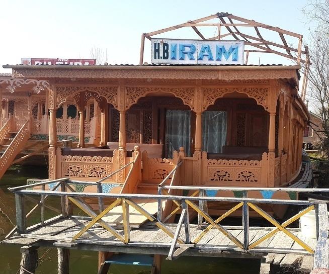 Iram Houseboat Srinagar