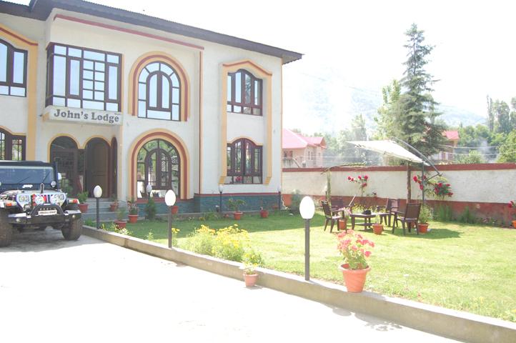 Johns Hotel Srinagar
