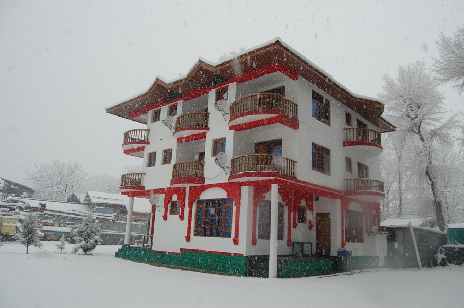 Kashmir Holiday Inn Hotel Srinagar